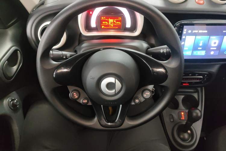 Used smart forfour 2018 1.0L 52 kW Dynamic Edition
