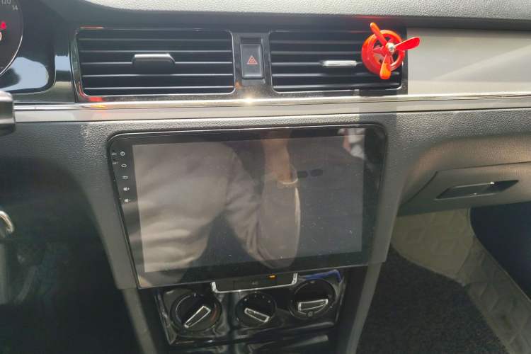 Used Volkswagen Bora 2014 1.6L Manual Comfort Model Audio And AC Panel