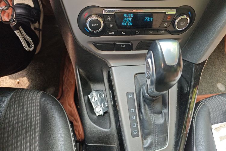 Used Ford Focus 2012 Sedan 1.6L Automatic Fashion Edition Gear Lever