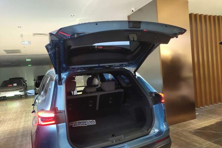 Used Chery Tiggo 8 PLUS C-DM 2025 1.5T 116 km Prestige Version 5 Seats Trunk