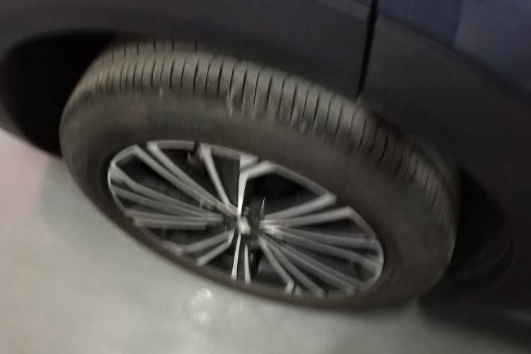 Used Geely Galaxy Xingjian 7 EM-i 2025 120km Flagship Edition Right Rear Wheel Hub