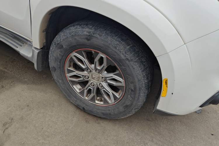 Used JMC Yusheng S350 2016 2.0T Automatic 4x4 Gasoline Luxury Version with Sunroof 7 Seats Right Front Wheel Hub