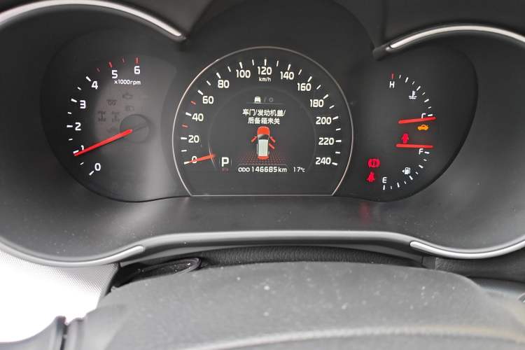 Used Kia Sorento 2013 2.2T 7-seat Diesel Luxury Edition Odometer Close Up