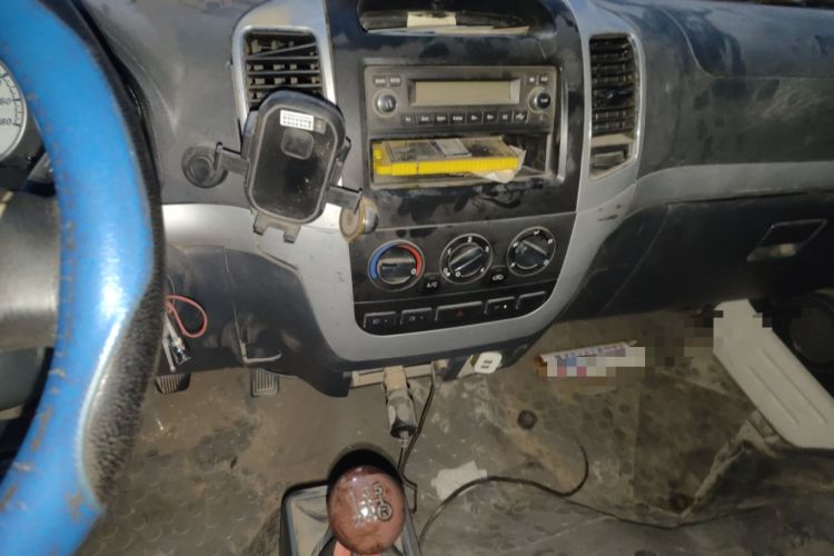 Used King Long Golden Way 2015 2.0L Van Long Wheelbase Model 4G21B
