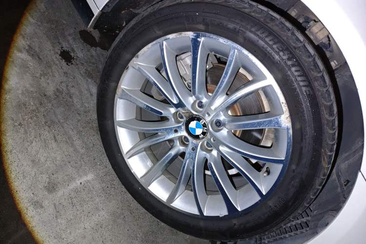 Used BMW 5 Series 2017 525Li Luxury Design Package Right Front Wheel Hub