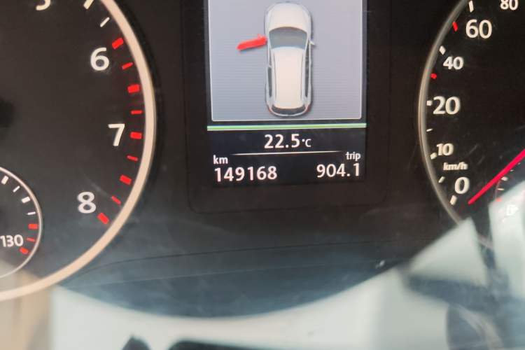 Used Volkswagen Tiguan 2013 1.8 TSI Automatic All-Wheel Drive Luxury Model Odometer Close Up