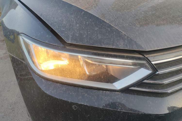 Used Volkswagen Magotan 2017 330TSI DSG Leading Model Right Front Headlight