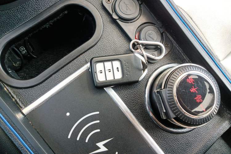 Used Honda CR-V 2015 2.0L two-wheel drive urban version