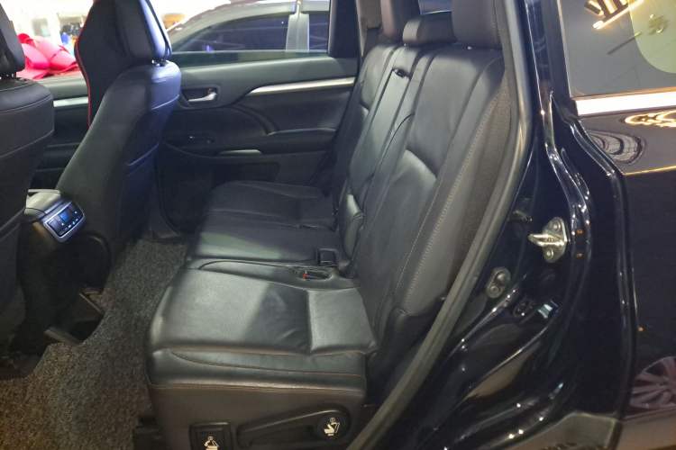 Used Toyota Highlander 2017 2.0T Four-Wheel Drive Luxury Edition 7 Seats