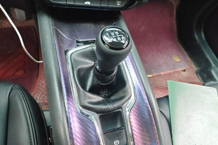 Used Honda Vezel 2015 1.5L manual two-wheel drive Comfort trim level Gear Lever