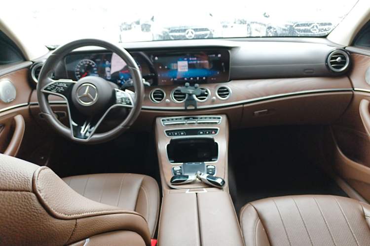 Used Mercedes-Benz E-Class 2022 E 300 L Luxury Model Center Console