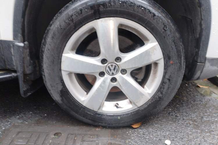 Used Volkswagen Tiguan 2013 1.8 TSI Automatic Two-Wheel Drive Comfort Edition Right Front Wheel Hub