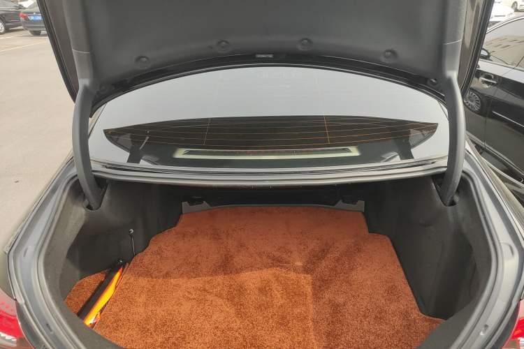 Used Mercedes-Benz E-Class 2022 Second Facelift E 300 L Fashion Edition
