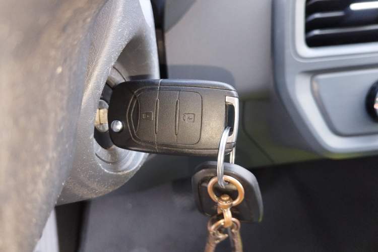 Used Wuling Yangguang 2024 300KM Comfort Version Passenger Van 75kW