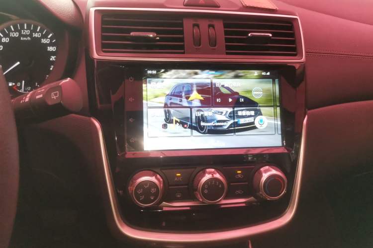 Used Nissan Tiida 2019 1.6L CVT Smart Drive Version China VI Standard Audio And AC Panel