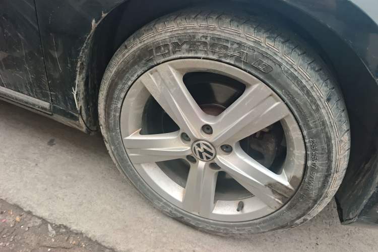 Used Volkswagen Magotan 2016 1.8TSI Luxury Comfort Model Right Front Wheel Hub