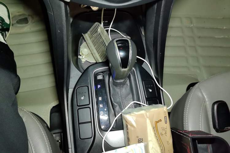 Used Hyundai Santa Fe Classic 2013 3.0L 4x4 Comfort Edition with Navigation 7 Seats Euro IV Gear Lever