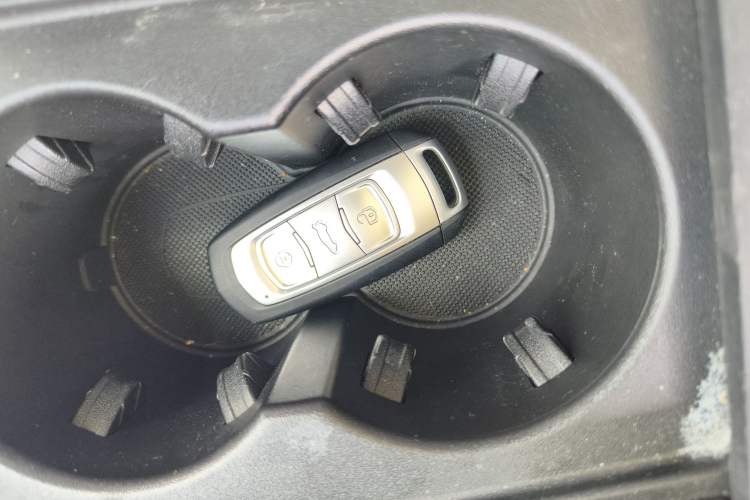 Used Geely Auto Emgrand X7 Sport 2020 1.8TD DCT Two-Wheel Drive Smart Connect 4G-Enabled Version
