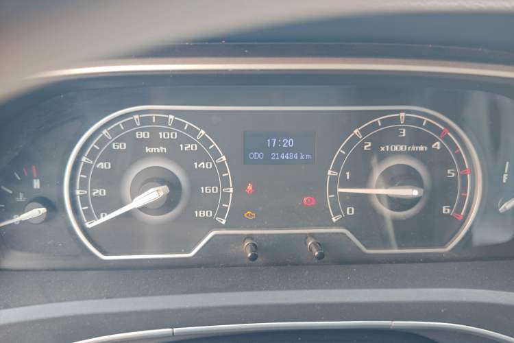 Used SAIC MAXUS Xintu V80 2021 2.0T PLUS Manual Aoyuntong Short Wheelbase Mid-Roof 5/6-Seater
