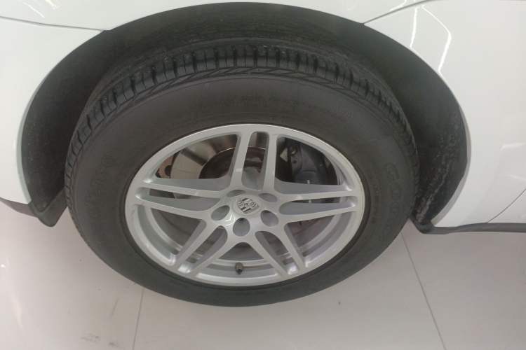 Used Porsche Macan 2017 Macan 2.0T Left Front Wheel Hub