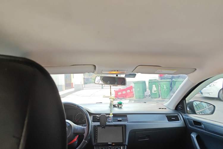 Used Volkswagen Santana 2015 1.6L Manual Fashion Edition