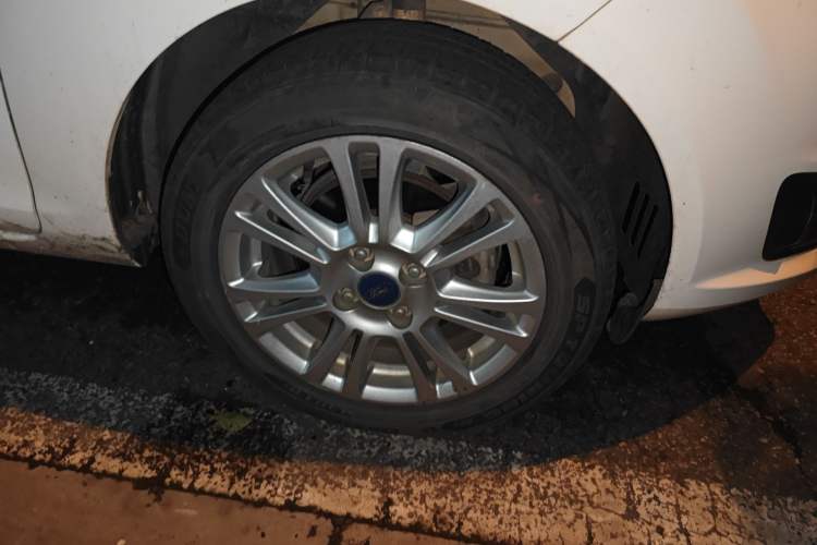 Used Ford Fiesta 2013 Sedan 1.5L Automatic Fashion Edition Right Front Wheel Hub