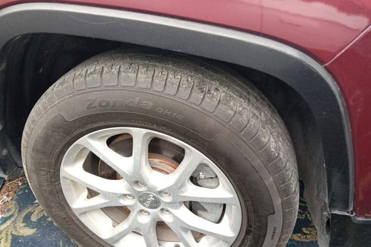 Used Jeep Cherokee 2016 2.4L Professional Smart Version Right Front Wheel Hub