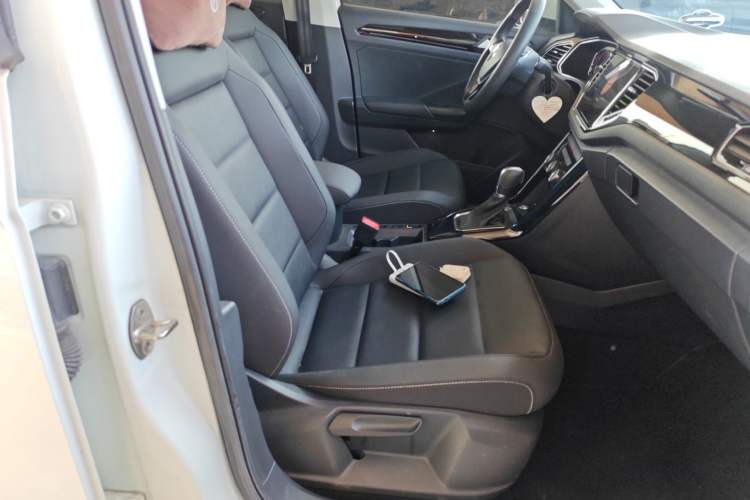 Used Volkswagen T-ROC 2021 280TSI DSG Two-Wheel Drive Comfort Connect Edition