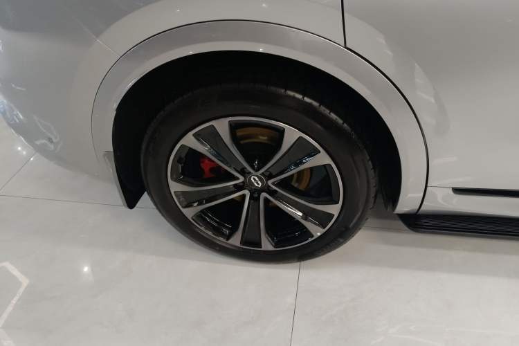 Used Hima AITO M8 2025 Extended-Range Max+ Version 53.4 kWh 6-Seater Edition