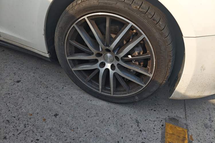 Used Maserati Ghibli 2014 3.0T Standard Edition Right Front Wheel Hub