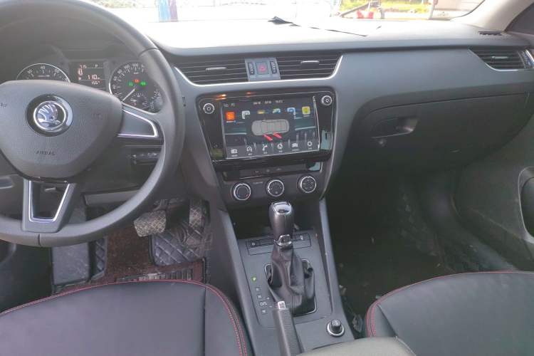 Used Skoda Octavia 2017 Classic Model 1.6L Automatic Comfort Edition Audio And AC Panel