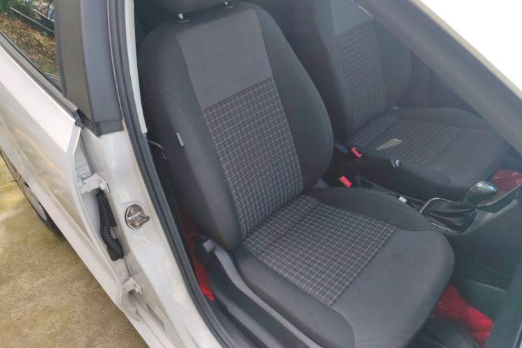 Used Volkswagen Polo 2016 1.6L Automatic Comfort Model
