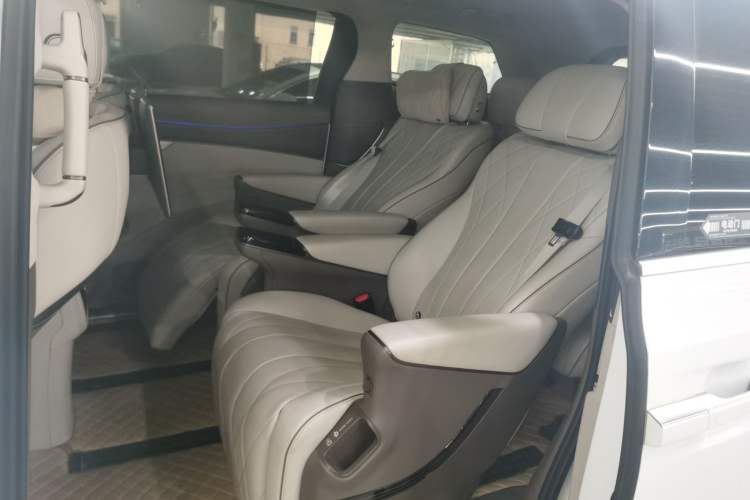 Used Denza D9 2022 DM-i 970 Four-Wheel Drive Flagship Model
