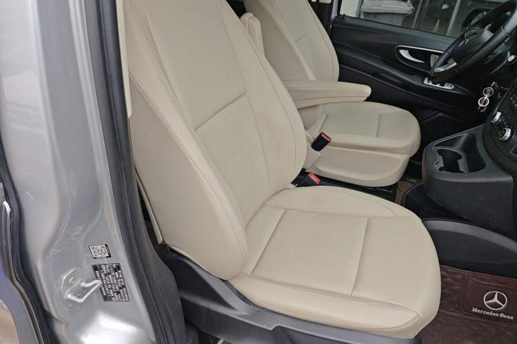 Used Mercedes-Benz Vito 2021 2.0T Business Version 7 Seats Right Front Seat