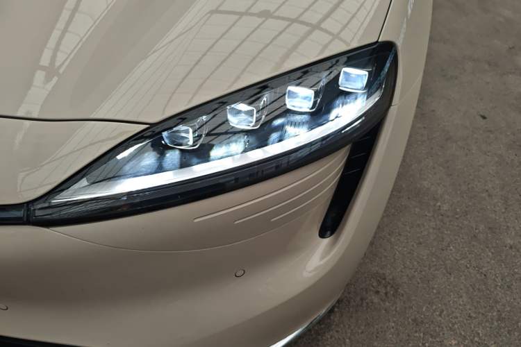 Used Hima Luxeed R7 2025 Range-Extended Version 251 km Max
