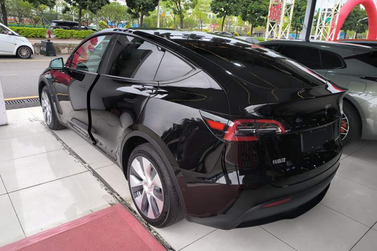 Used Tesla Model Y 2023 Long-Range All-Wheel-Drive Version