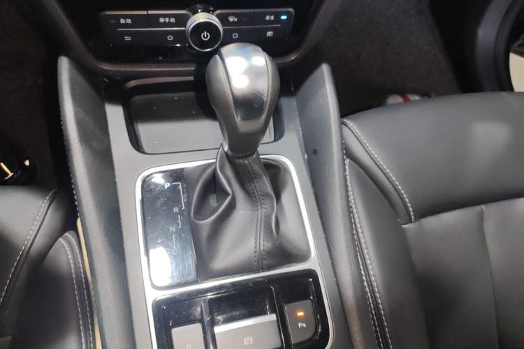 Used BYD Song MAX 2017 1.5T Automatic Smart Connect Elite 7-Seater Gear Lever