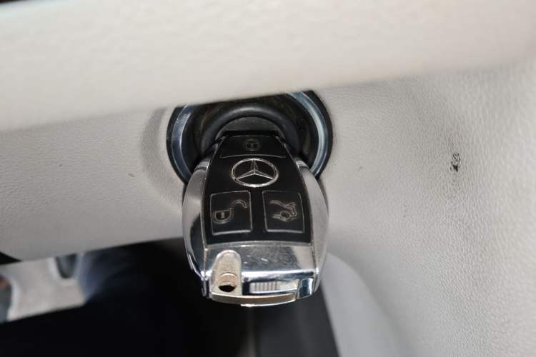 Used Mercedes-Benz R-Class 2014 R 400 4MATIC Business Model