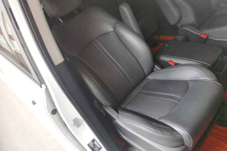 Used SAIC MAXUS G10 2021 2.0T Automatic Elite Edition Gasoline 7-Seater Right Front Seat