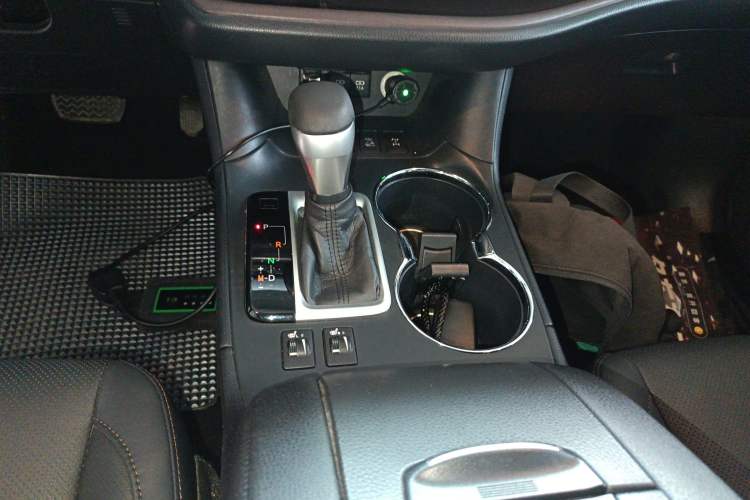 Used Toyota Highlander 2018 2.0T Four-Wheel Drive Prestige Version 7 Seats China VI Standard
