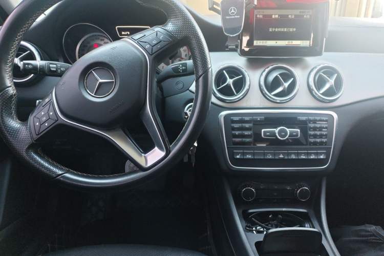 Used Mercedes-Benz GLA 2015 GLA 220 4MATIC Fashion Model
