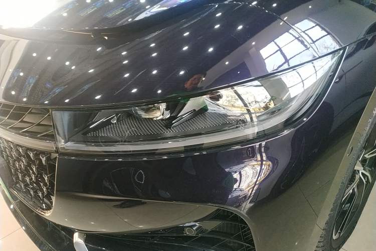 Used VOYAH PASSION 2024 PHEV Four-Wheel Drive Ultra-Long Range Flagship Model
