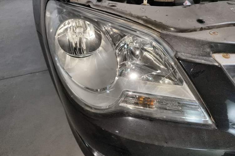 Used Volkswagen Bora 2011 1.6L Manual Comfort Version Right Front Headlight