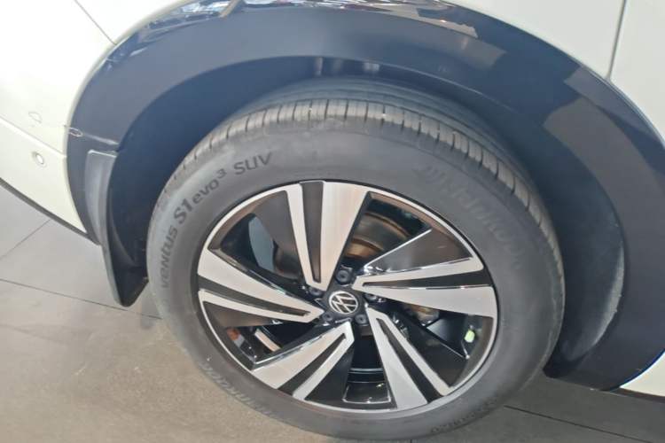 Used Volkswagen Tavendor 2023 380TSI Four-Wheel Drive R-Line Cruise Edition Right Rear Wheel Hub