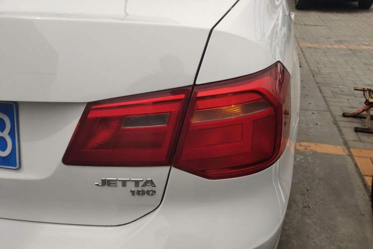 Used Volkswagen Jetta 2015 Value Edition 1.6L Manual Fashionable Style Right Rear Taillight
