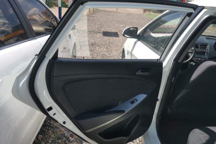 Used Hyundai Verna Ray 2014 1.4L Automatic GLX
