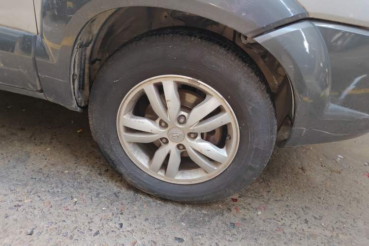 Used Hyundai Tucson 2009 2.0L Automatic Two-Wheel Drive with Sunroof