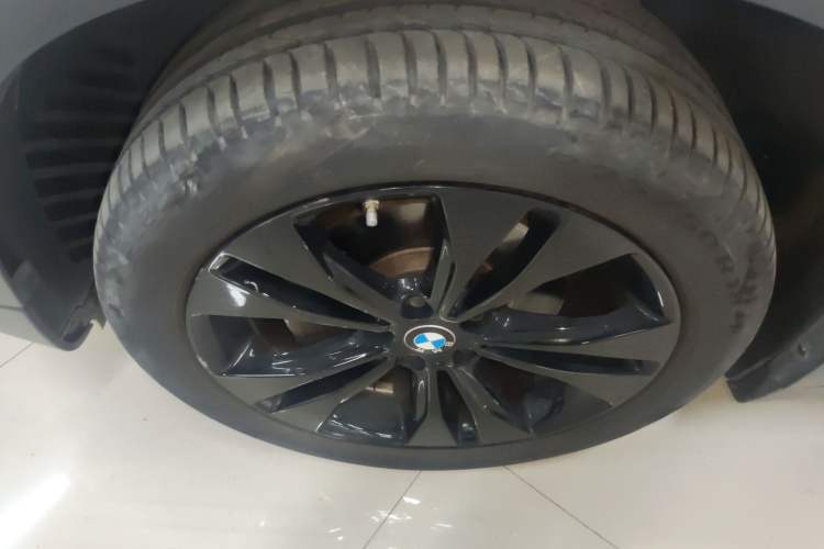 Used BMW X1 2021 Restyled sDrive20Li Fashion Version Left Front Wheel Hub