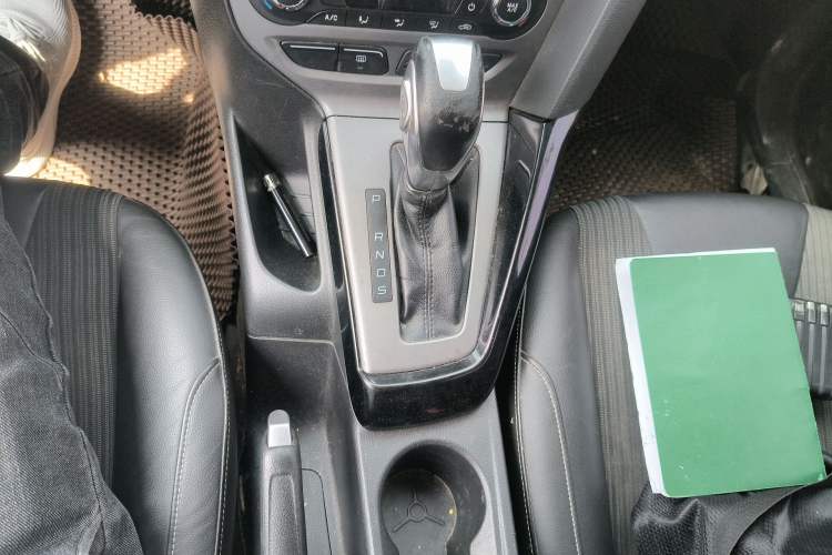 Used Ford Focus 2012 Hatchback 1.6L Automatic Fashion Edition Gear Lever