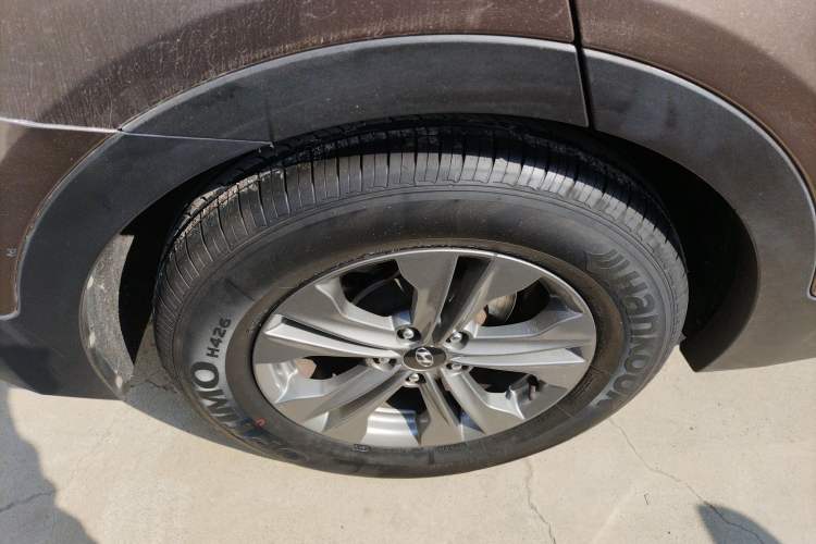 Used Hyundai Santa Fe 2013 2.4L Automatic Two-Wheel Drive Smart Version